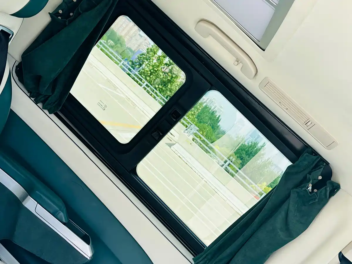 Mercedes-Benz Vito 2023 2.0T Elite 7-Seater фото 25