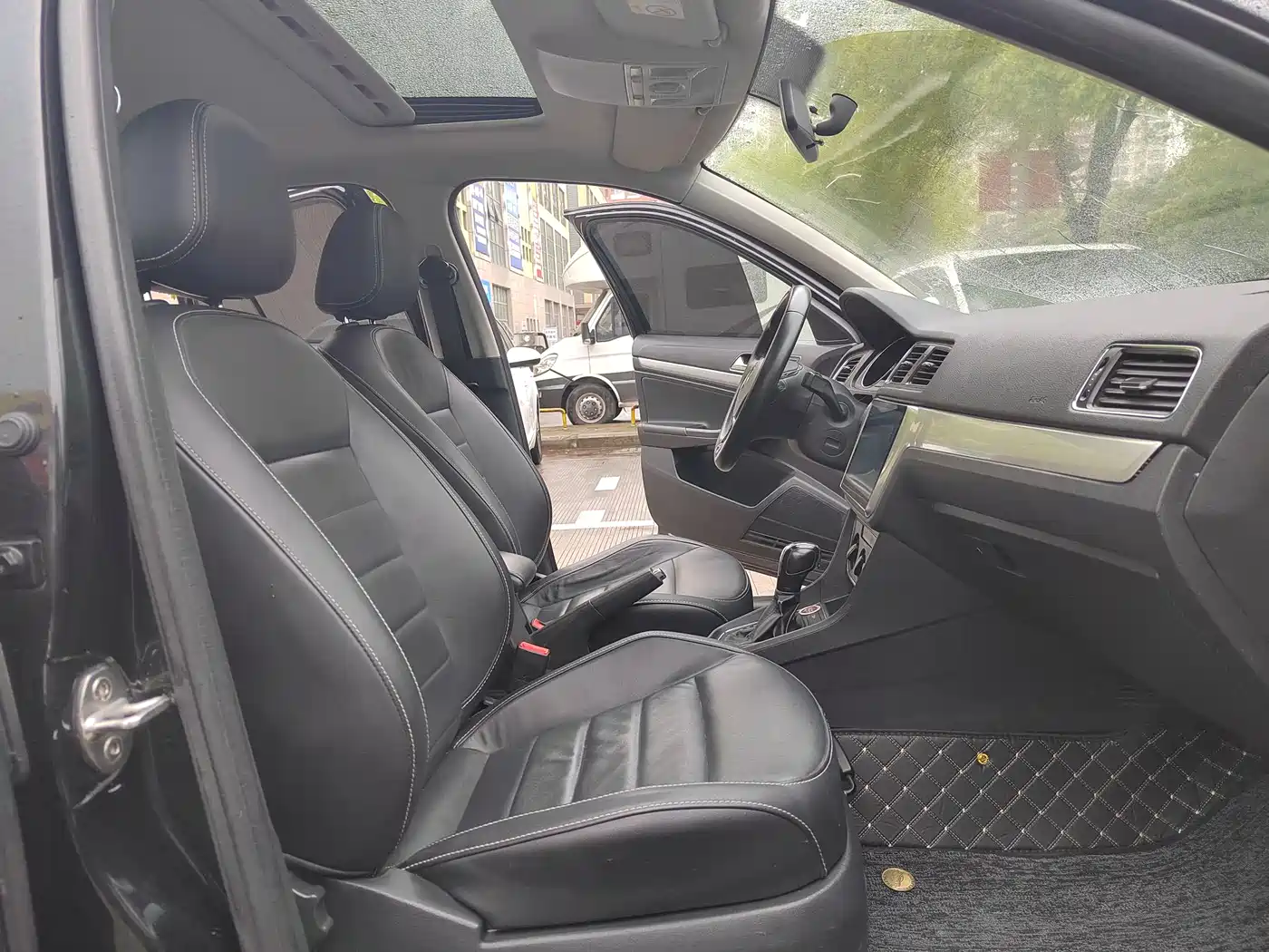 Volkswagen Lavida 2017 1.6L Automatic Comfort Edition фото 8