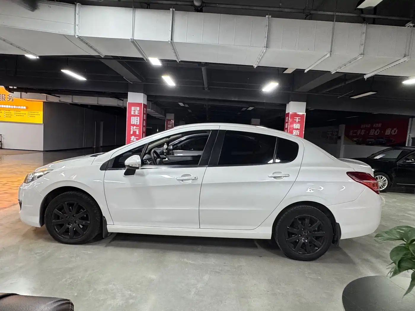 Peugeot 308 2014 Model Joy Edition Classic 1.6L Manual Superior Style фото 9
