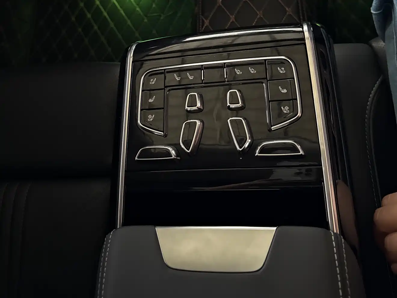 Hongqi H9 2020 3.0T Smart Connection Qi Chang Edition фото 16