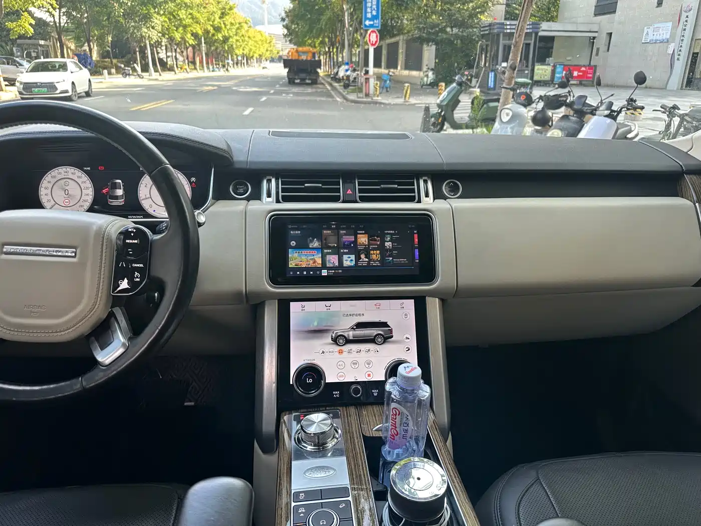 Land Rover Range Rover 2018 3.0 SC V6 Vogue Heritage Edition фото 7
