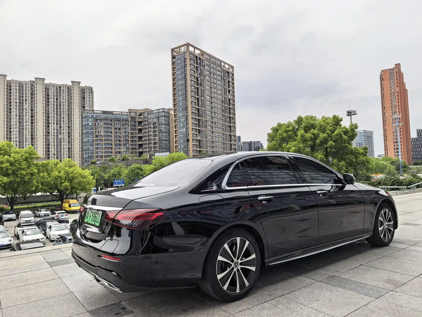 Mercedes-Benz E-Class New Energy 2022 Facelift II E 350 e L Plug-in Hybrid Sedan фото 7