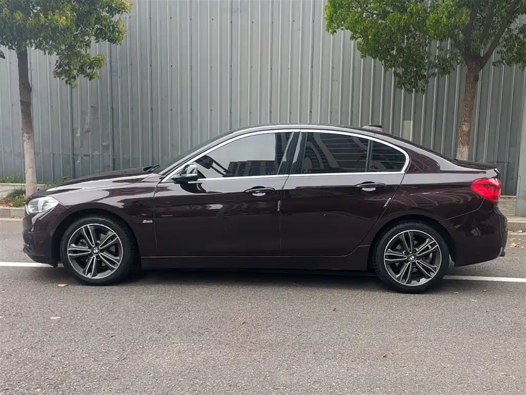 BMW 1 Series 2018 118i Sport Edition фото 12