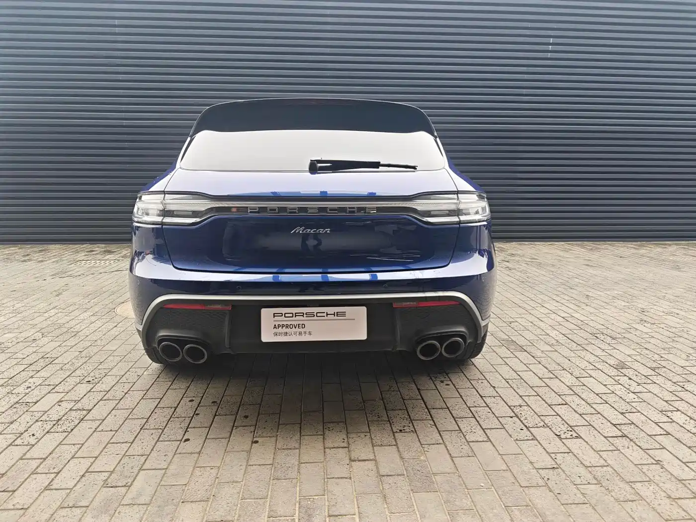 PORSCHE MACAN
