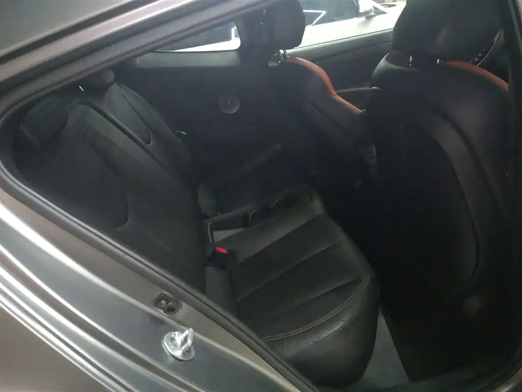 Hyundai Veloster 2015 1.6T Automatic Luxury Edition фото 17