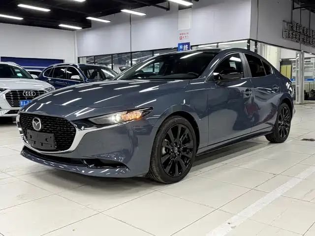 Mazda Mazda3 Axela 2.0L, Автомат, Обсидиан