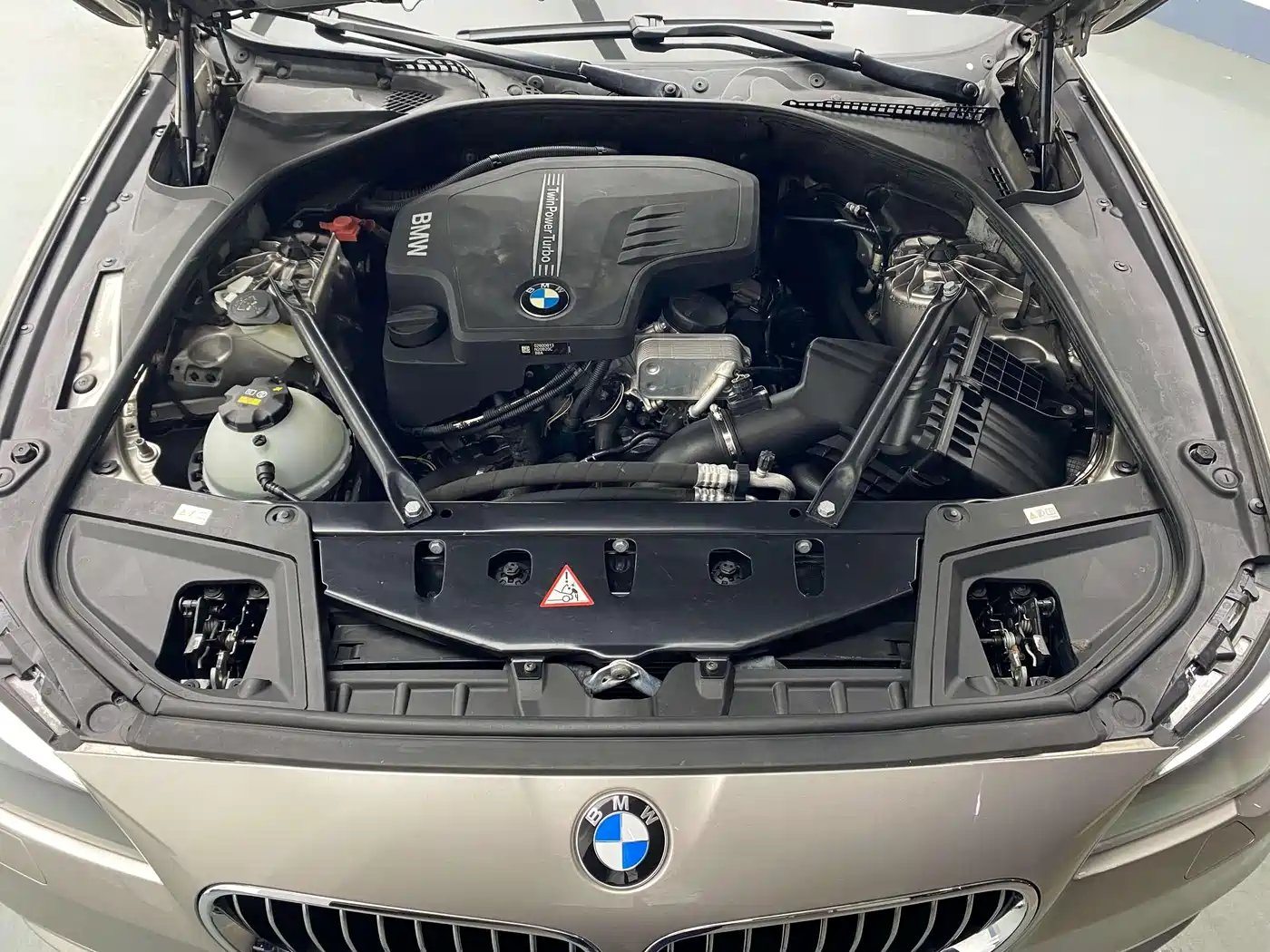 BMW 5 Series 2014 525Li Luxury Design Package фото 8