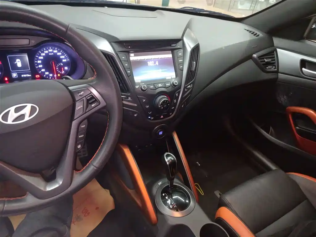 Hyundai Veloster 2015 1.6T Automatic Luxury Edition фото 13