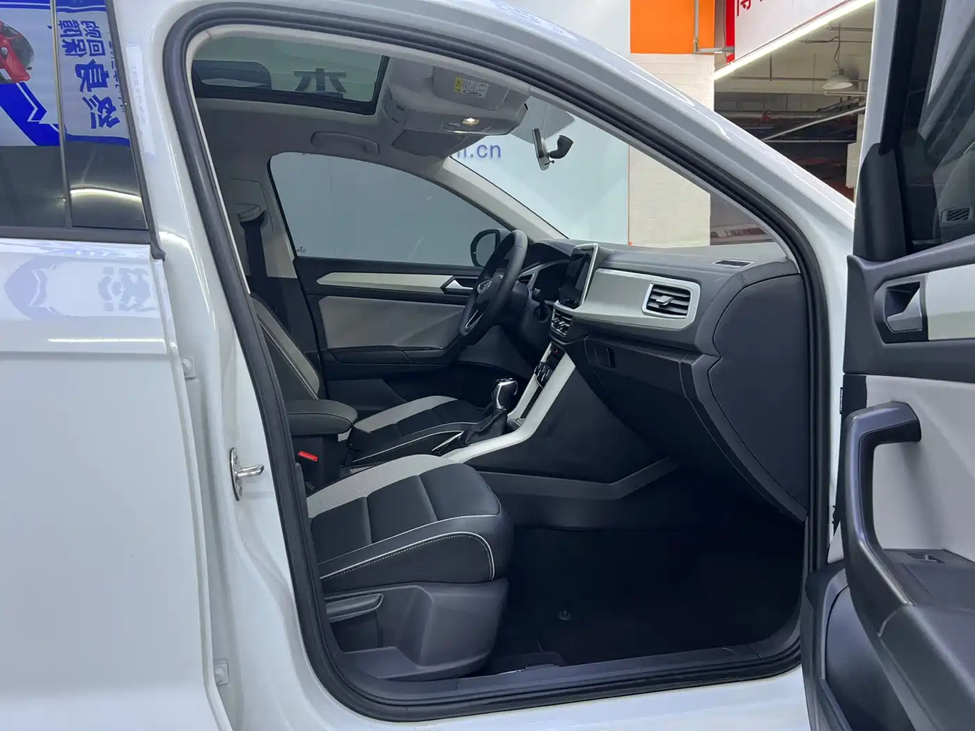 Volkswagen T-ROC 2023 280TSI DSG 2WD Time Edition фото 21