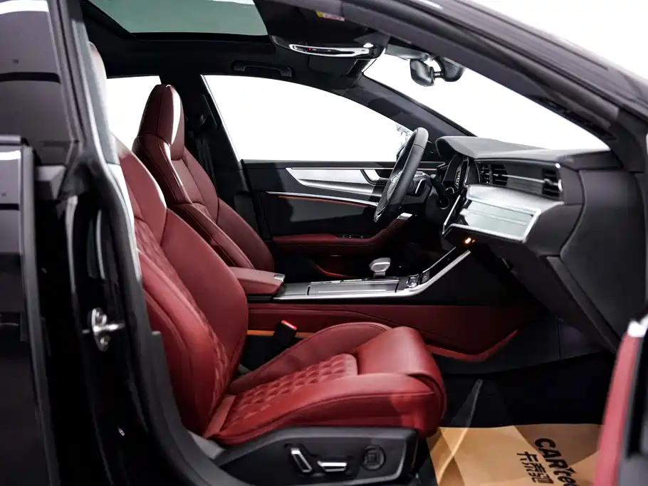 Фото 19 - Audi A7L
