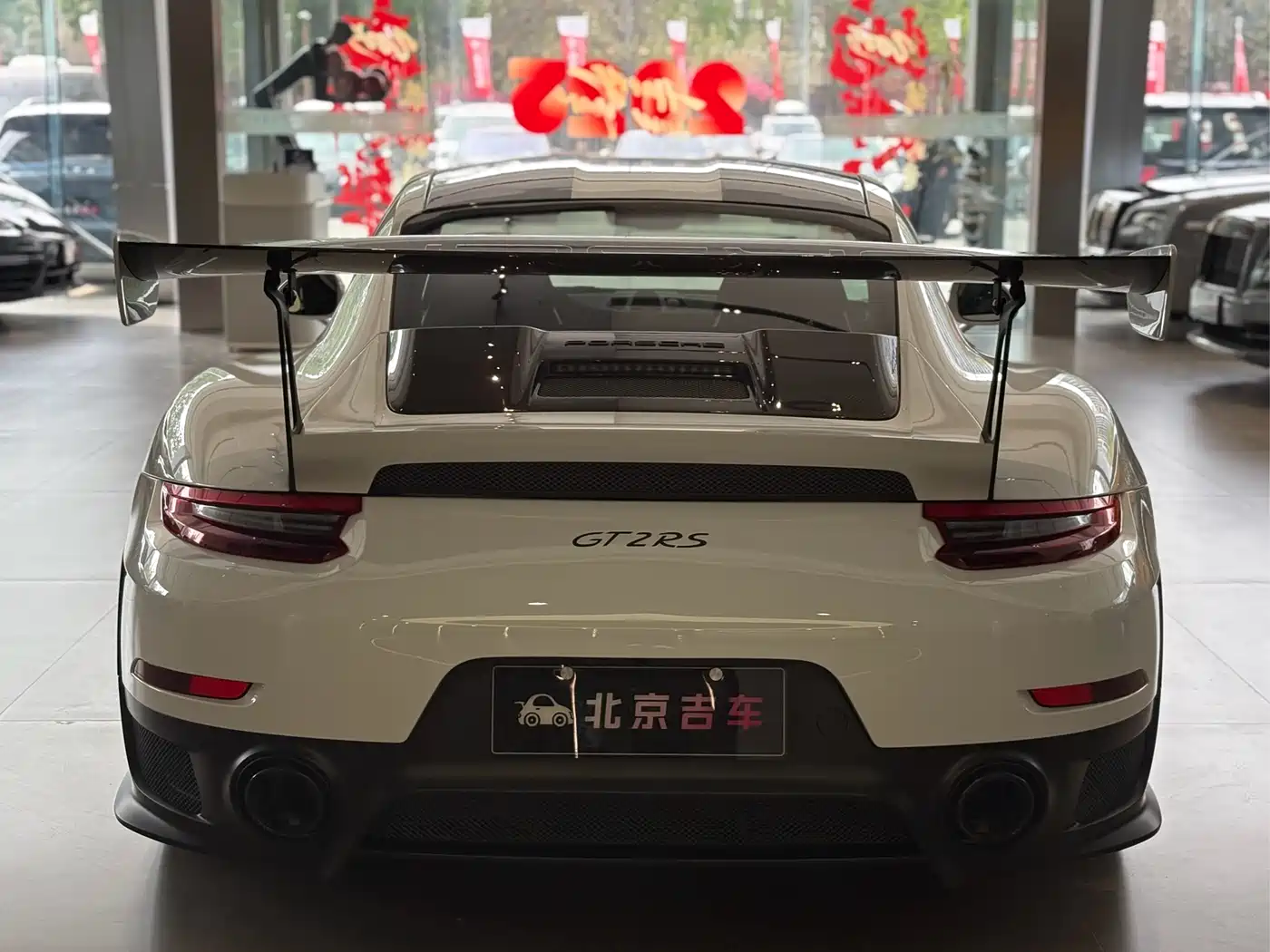 Porsche 911 2018 GT2 RS 3.8T фото 9