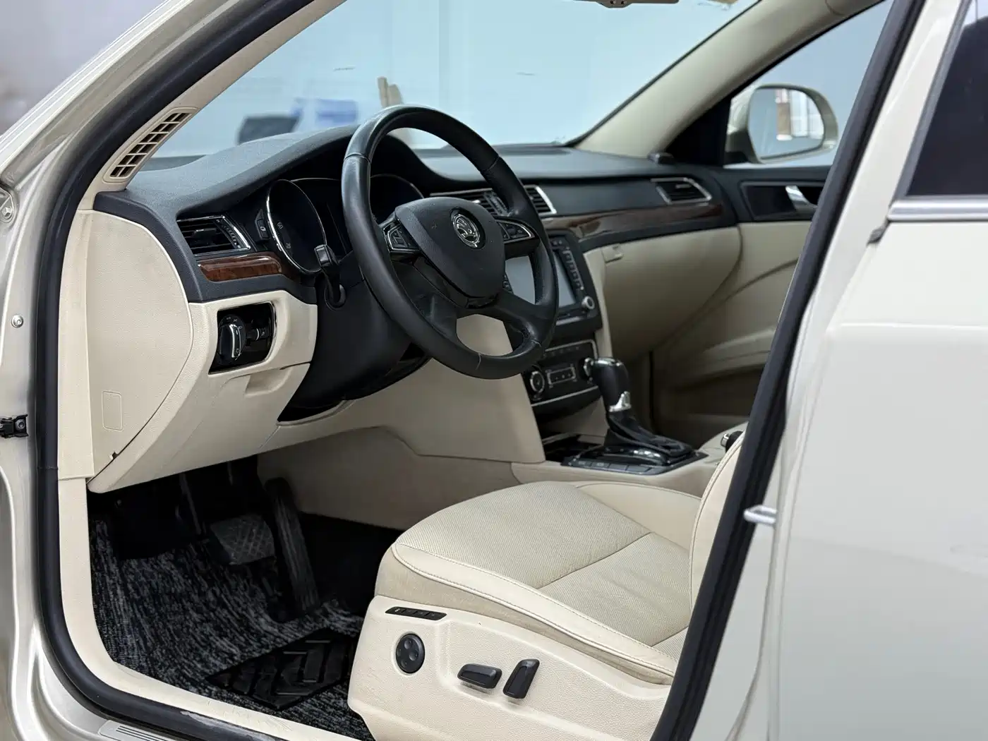 Škoda Superb 2013 1.8TSI Automatic Elegance Edition фото 12