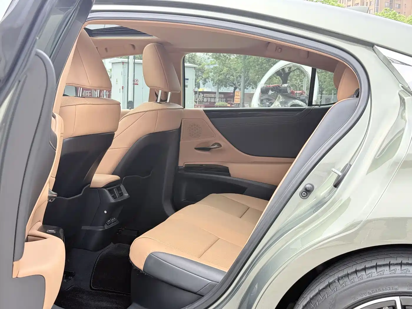 Lexus ES 2021 300h Luxury Edition фото 8