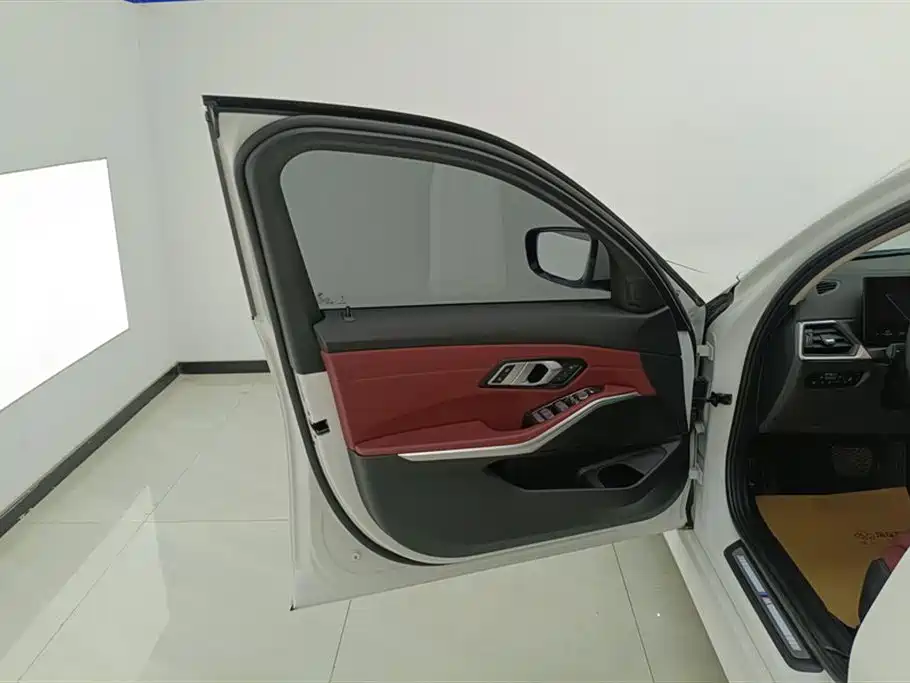 BMW 3 Series 2024 325i M Sport Package фото 7