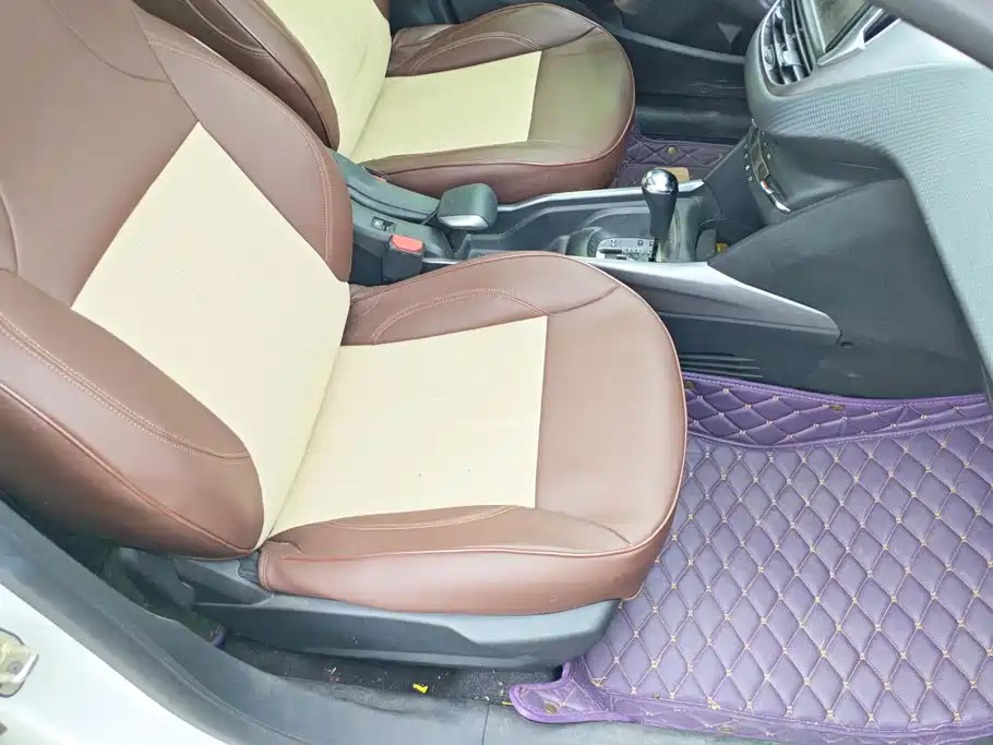 Photo 8 - Peugeot 2008