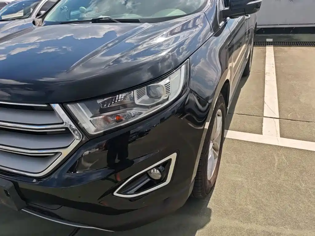 Фото 24 - Ford Edge