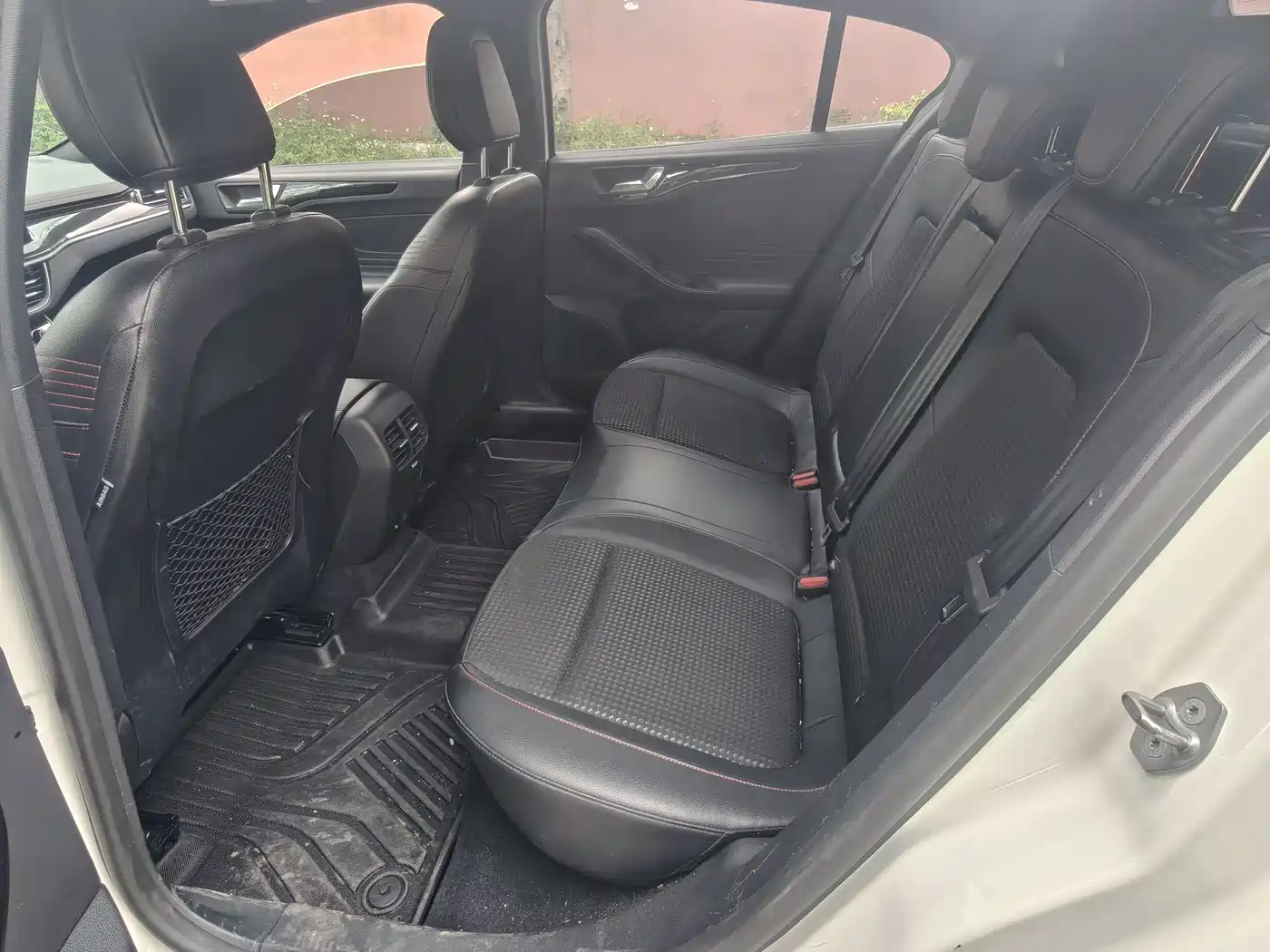 Photo 12 - Ford Focus