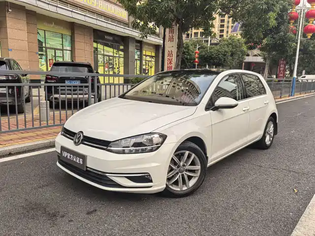 VOLKSWAGEN GOLF