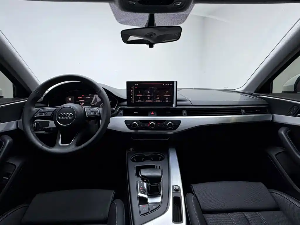 Photo 11 - Audi A4L