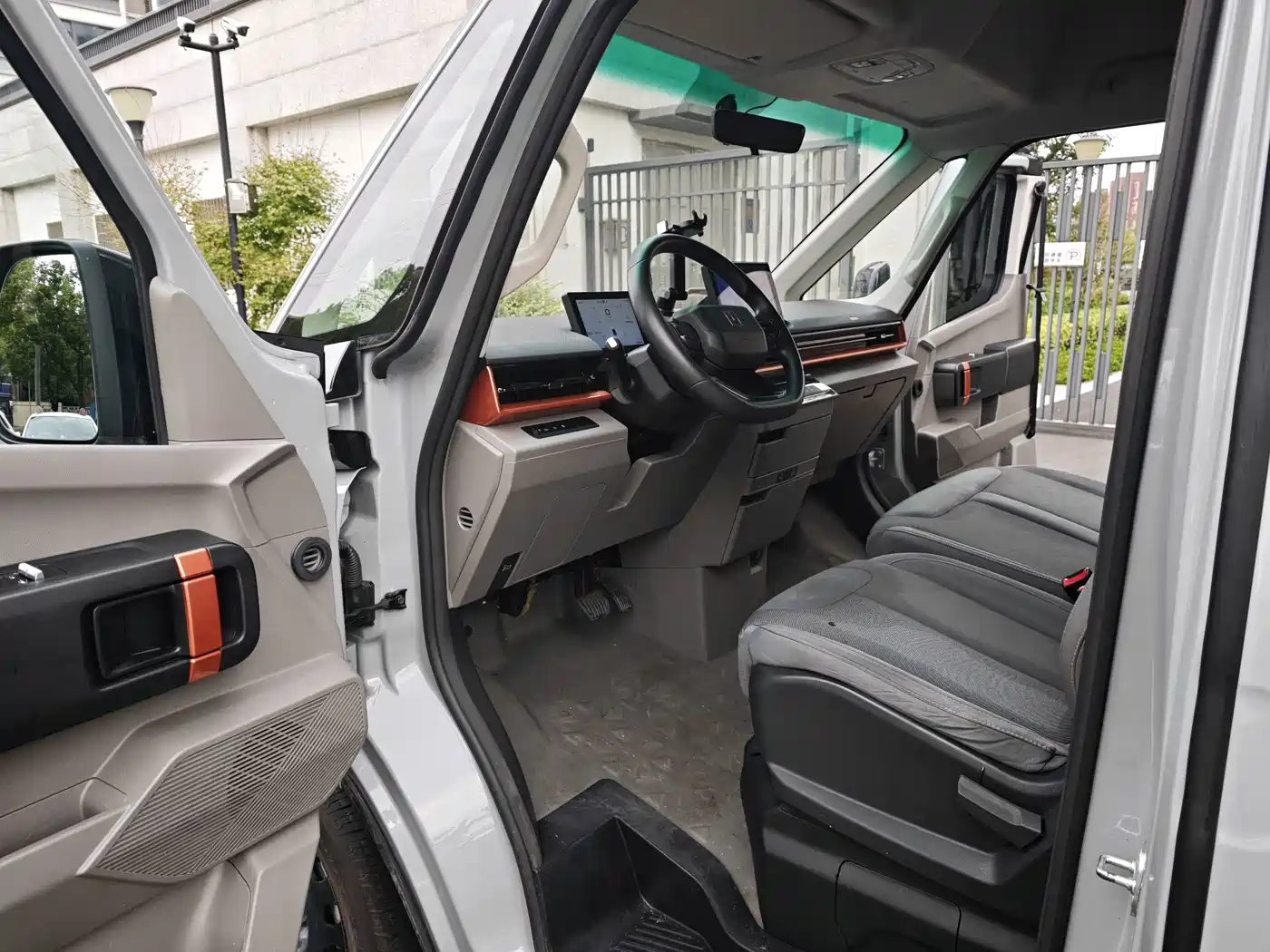 Yuan Cheng Farizon Super VAN 2025 2025 Smart Wealth Edition Short Wheelbase Medium Roof 68kWh Smart Core