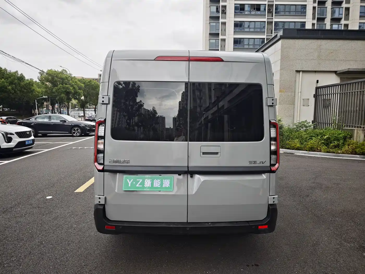 Yuan Cheng Farizon Super VAN 2025 2025 Smart Wealth Edition Short Wheelbase Medium Roof 68kWh Smart Core