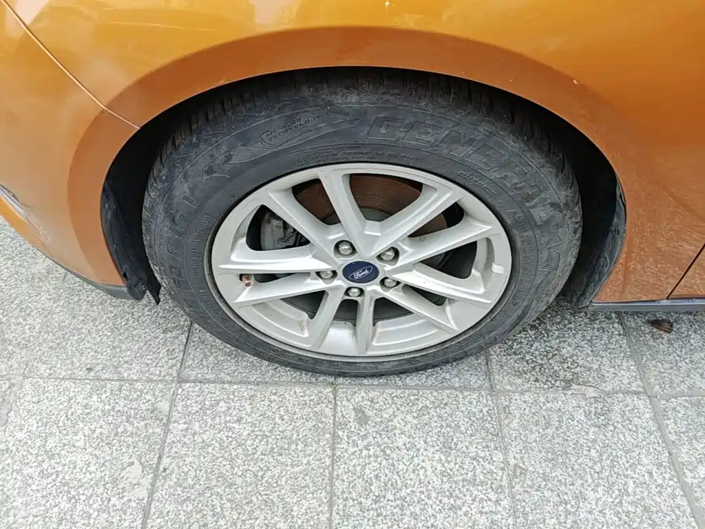 Фото 23 - Ford Focus