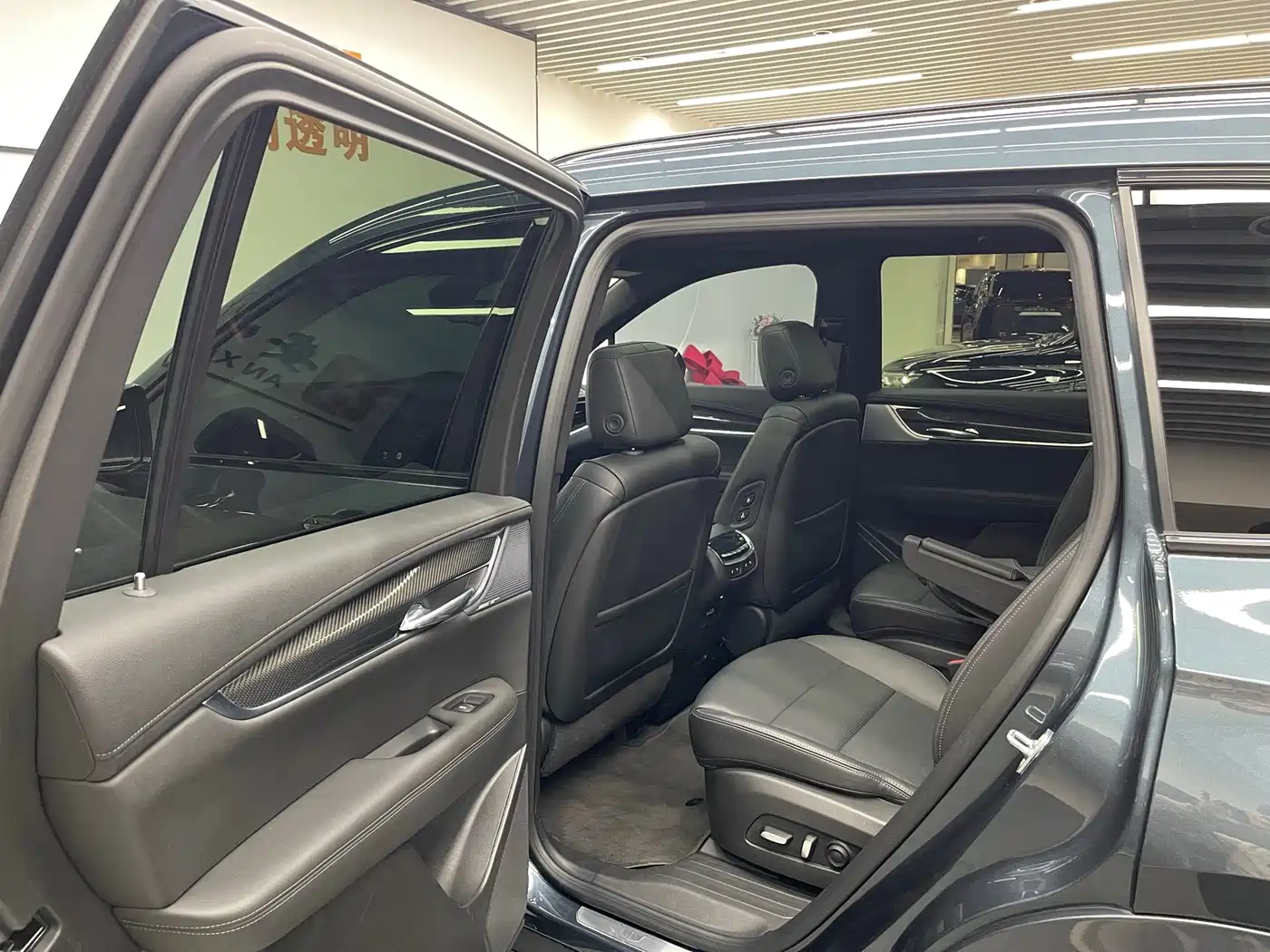 CADILLAC XT6