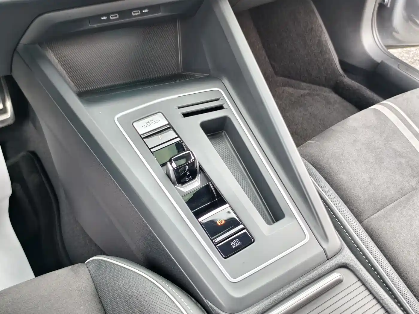 Volkswagen Golf 2023 280TSI DSG R-Line Lite фото 13