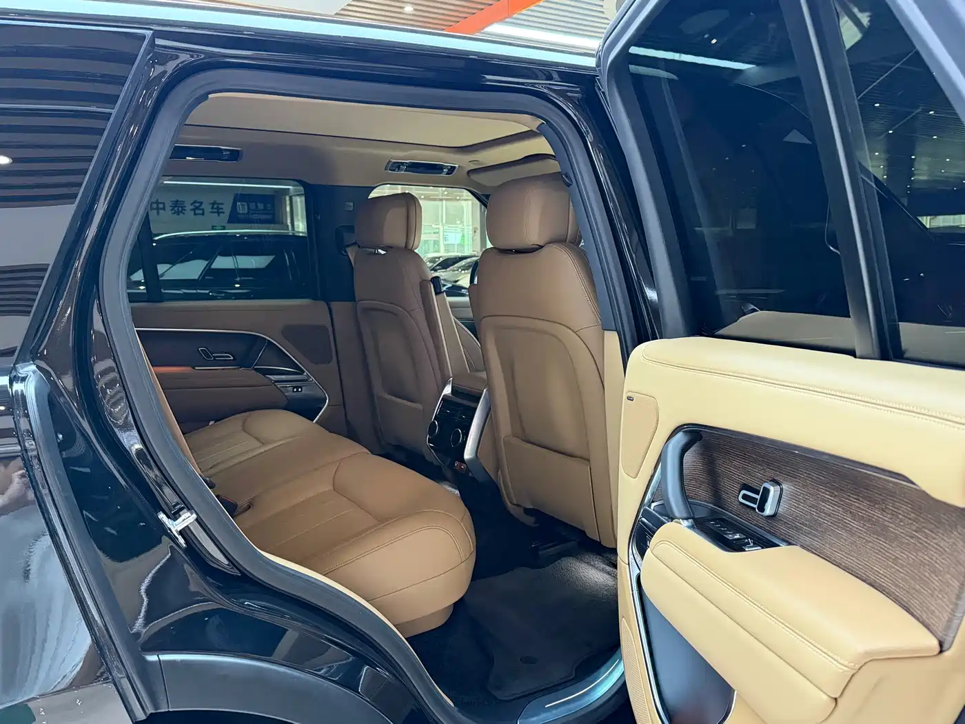 Land Rover Range Rover 2025 2025 3.0 L6 360PS Golden Age Edition