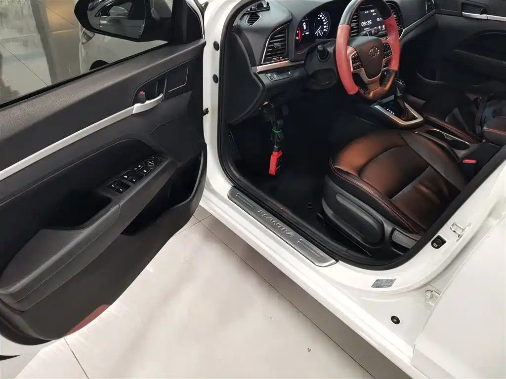 Hyundai Elantra 2016 Model 1.6L Automatic Smart Elite фото 16