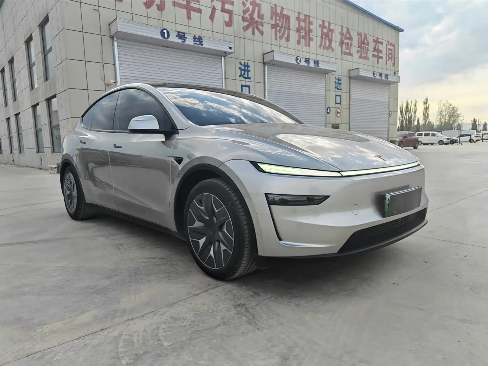Фото 3 - Tesla Model Y L