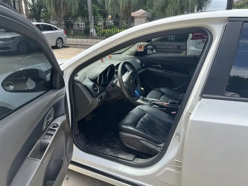 Chevrolet Cruze 2015 1.5L Classic SE AT фото 5