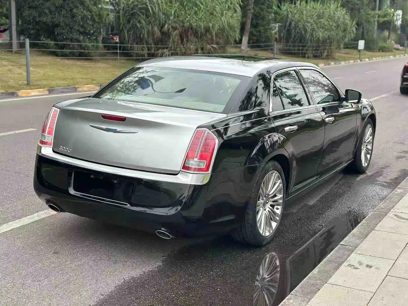 Photo 13 - Chrysler 300C (Import)