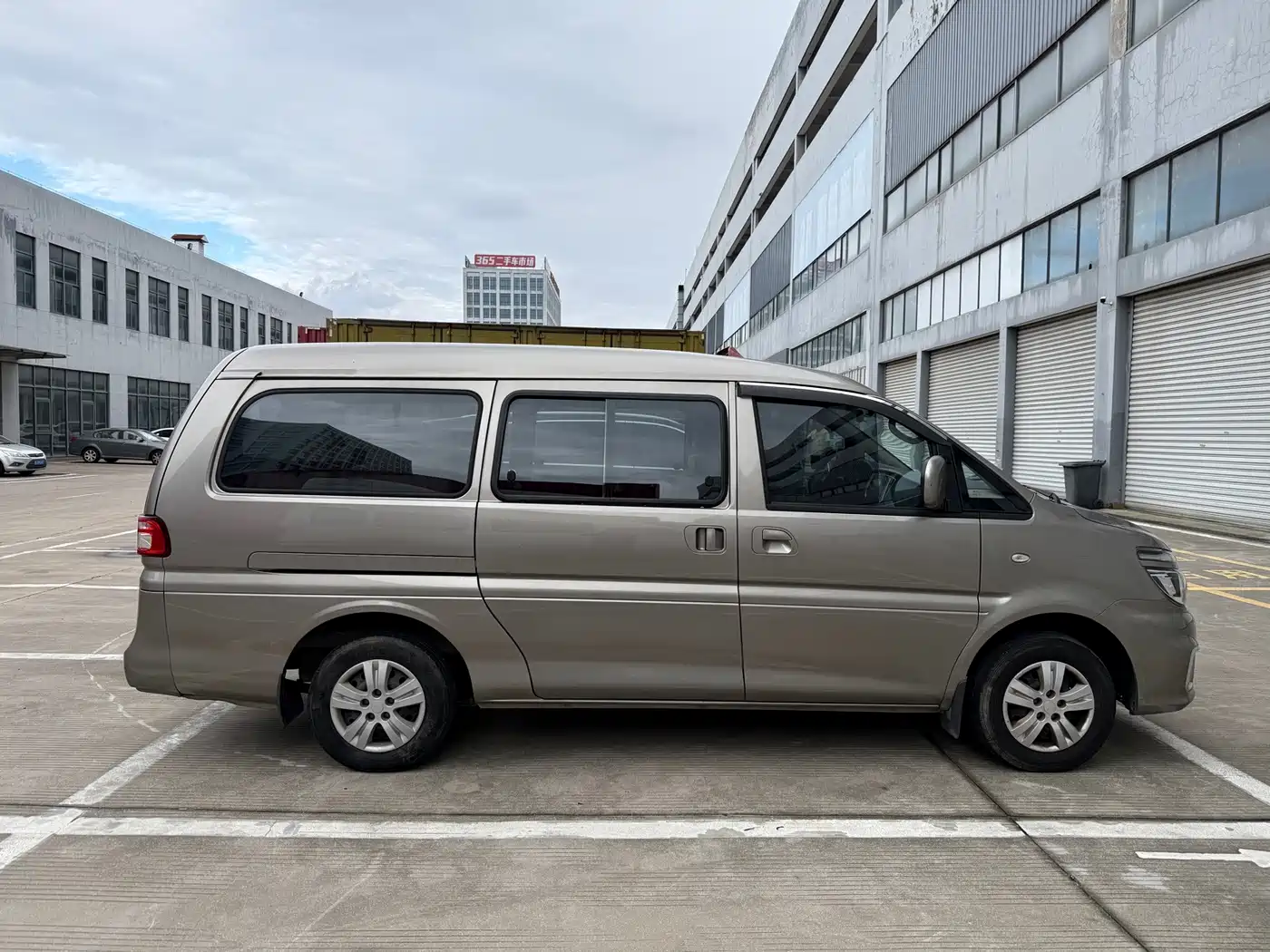 Dongfeng Fengxing Lingzhi 2022 2020 M5 1.6L Luxury 7-Seater