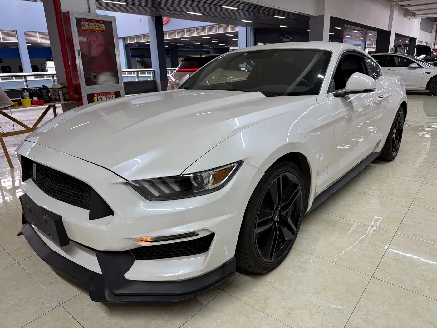 FORD MUSTANG