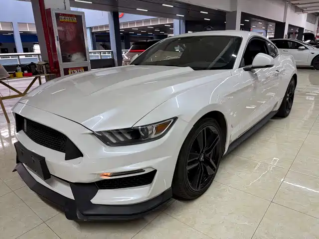 FORD MUSTANG