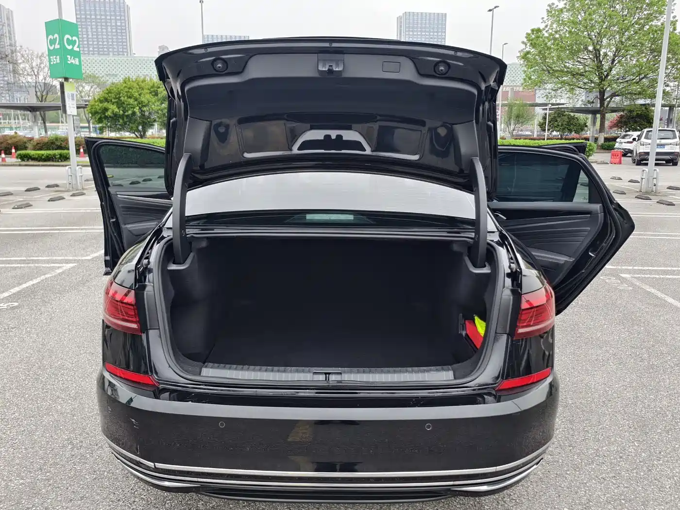 Volkswagen Passat 2023 280TSI Elite Edition фото 23