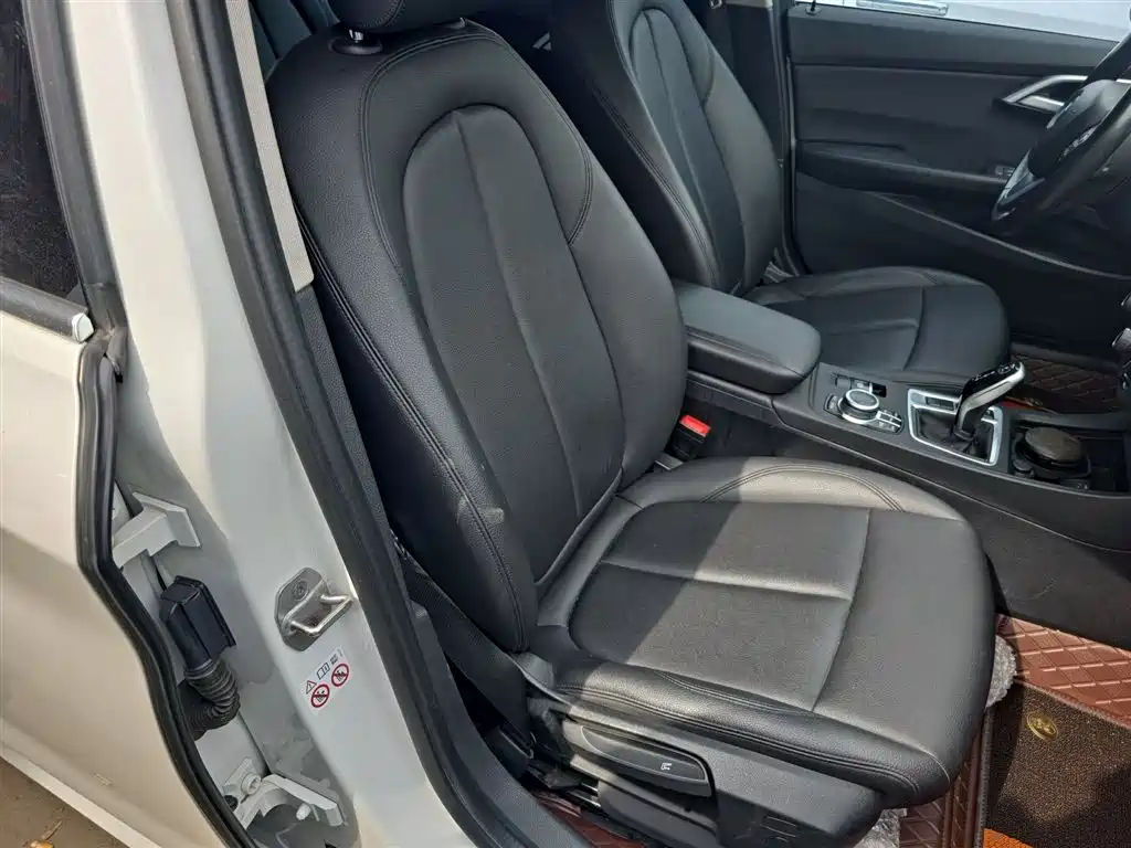 BMW 1 Series 2021 120i M Sport фото 25