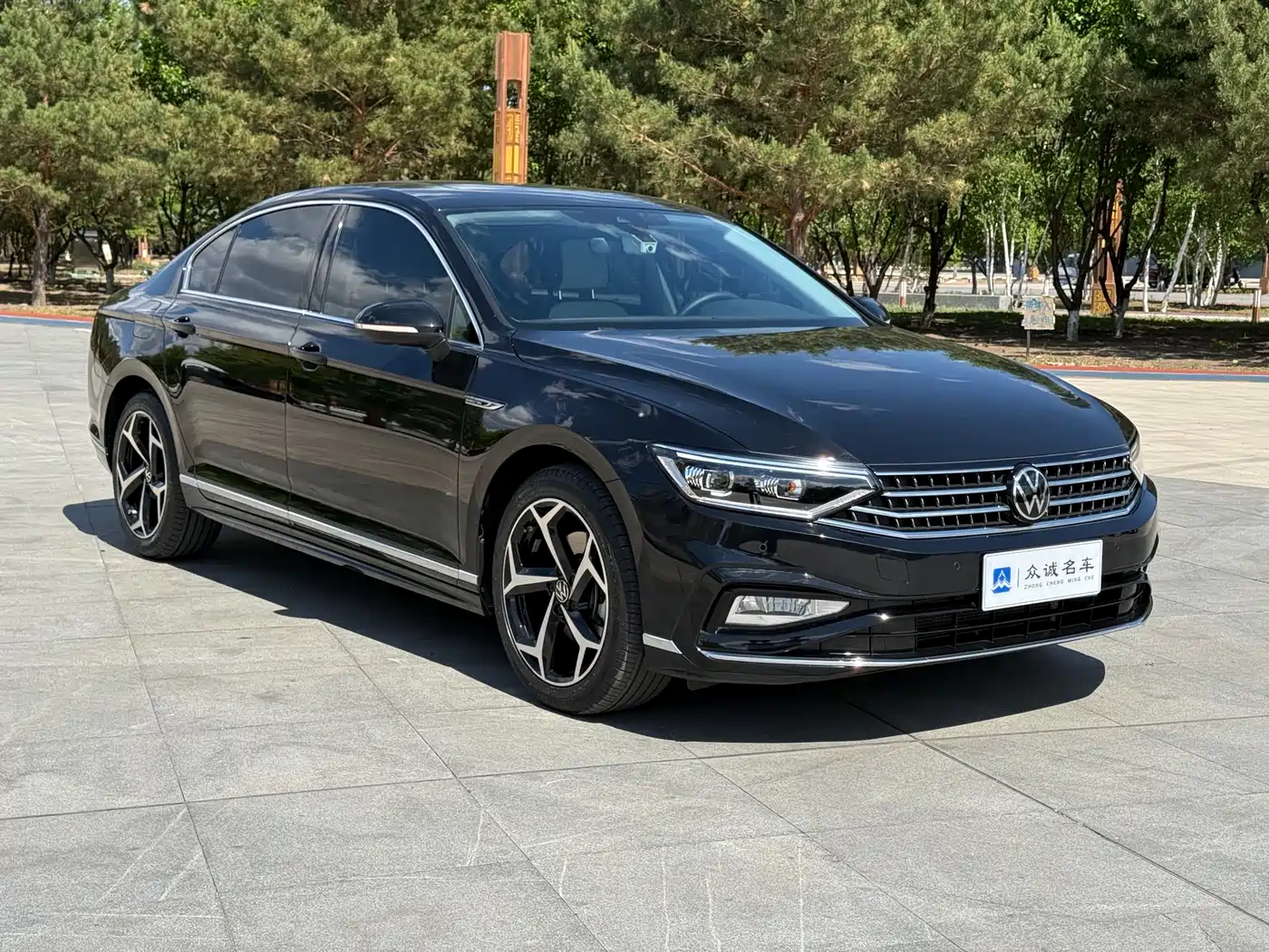 Volkswagen Magotan 2023 Model 2 Million Commemorative Edition 330TSI DSG Luxury фото 2