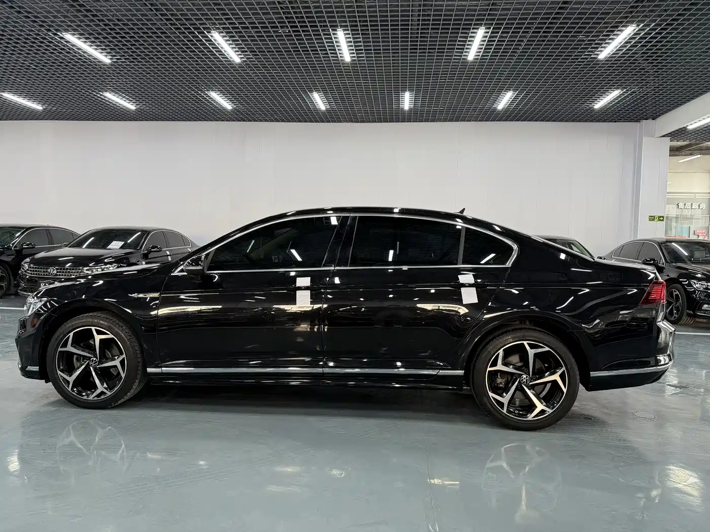 Volkswagen Magotan 2023 Model 2 Million Commemorative Edition 330TSI DSG Luxury фото 7