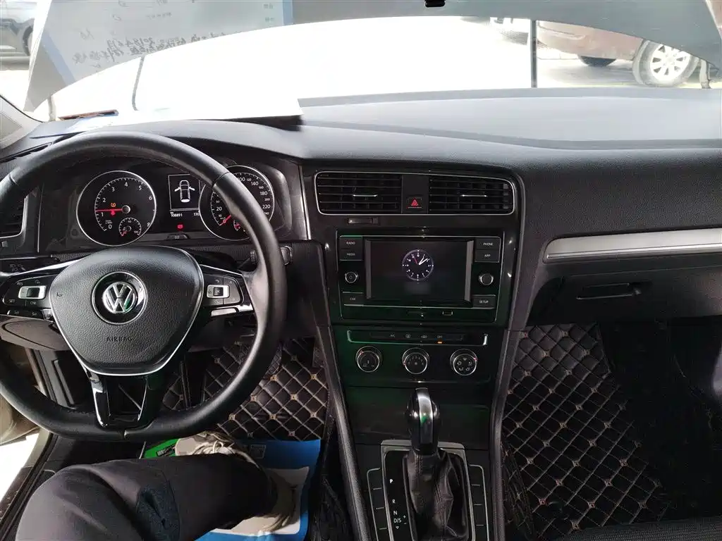 Volkswagen Golf 2018 1.6L Automatic Comfort фото 10