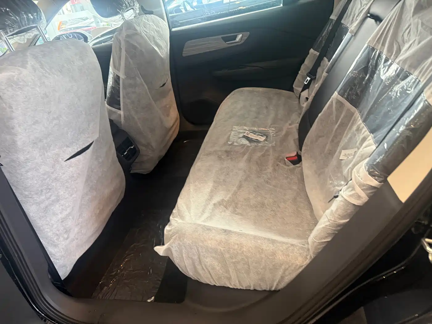 Hongqi E-QM5 2026 2025 Model 500km Travel Edition