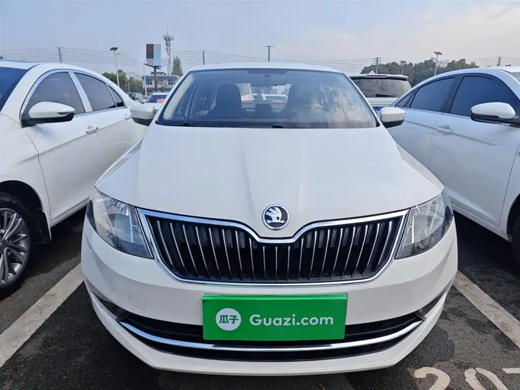 Škoda Rapid 2019 1.5L Manual Comfort Version China VI фото 3