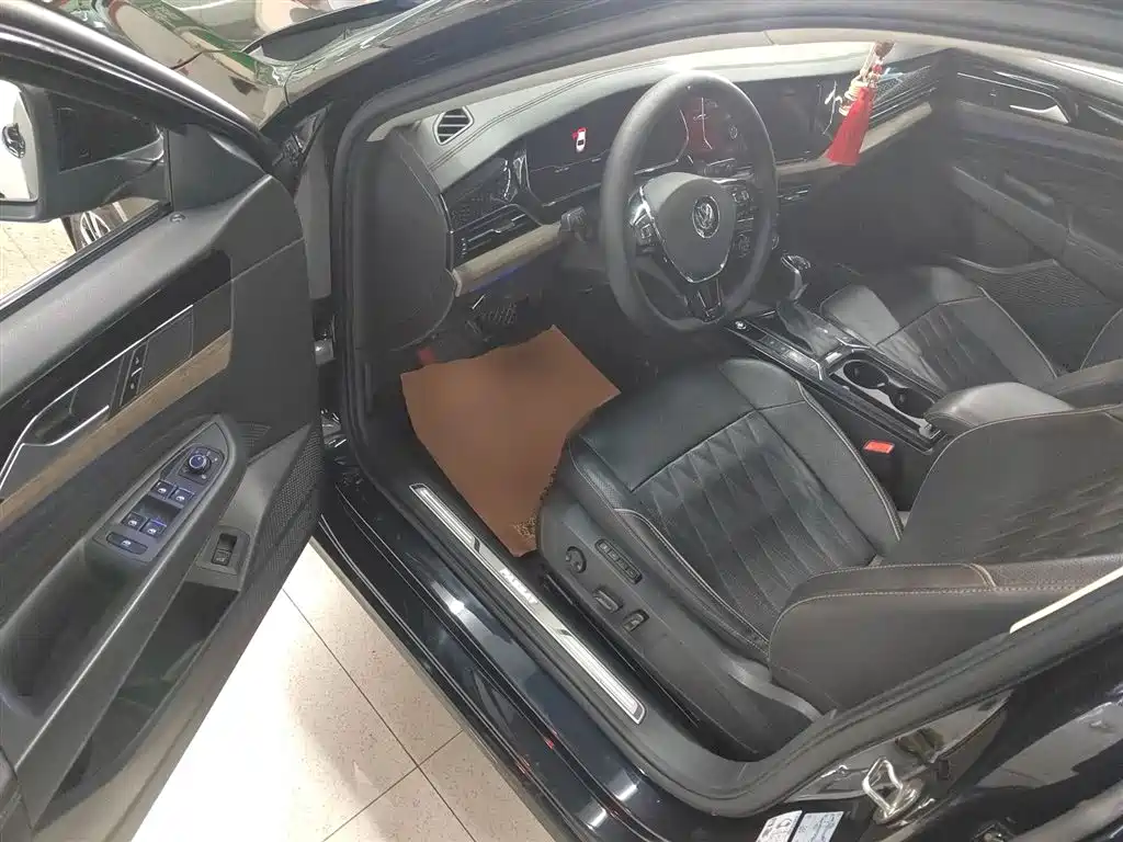Volkswagen Passat 2019 330TSI Luxury Edition China VI фото 16