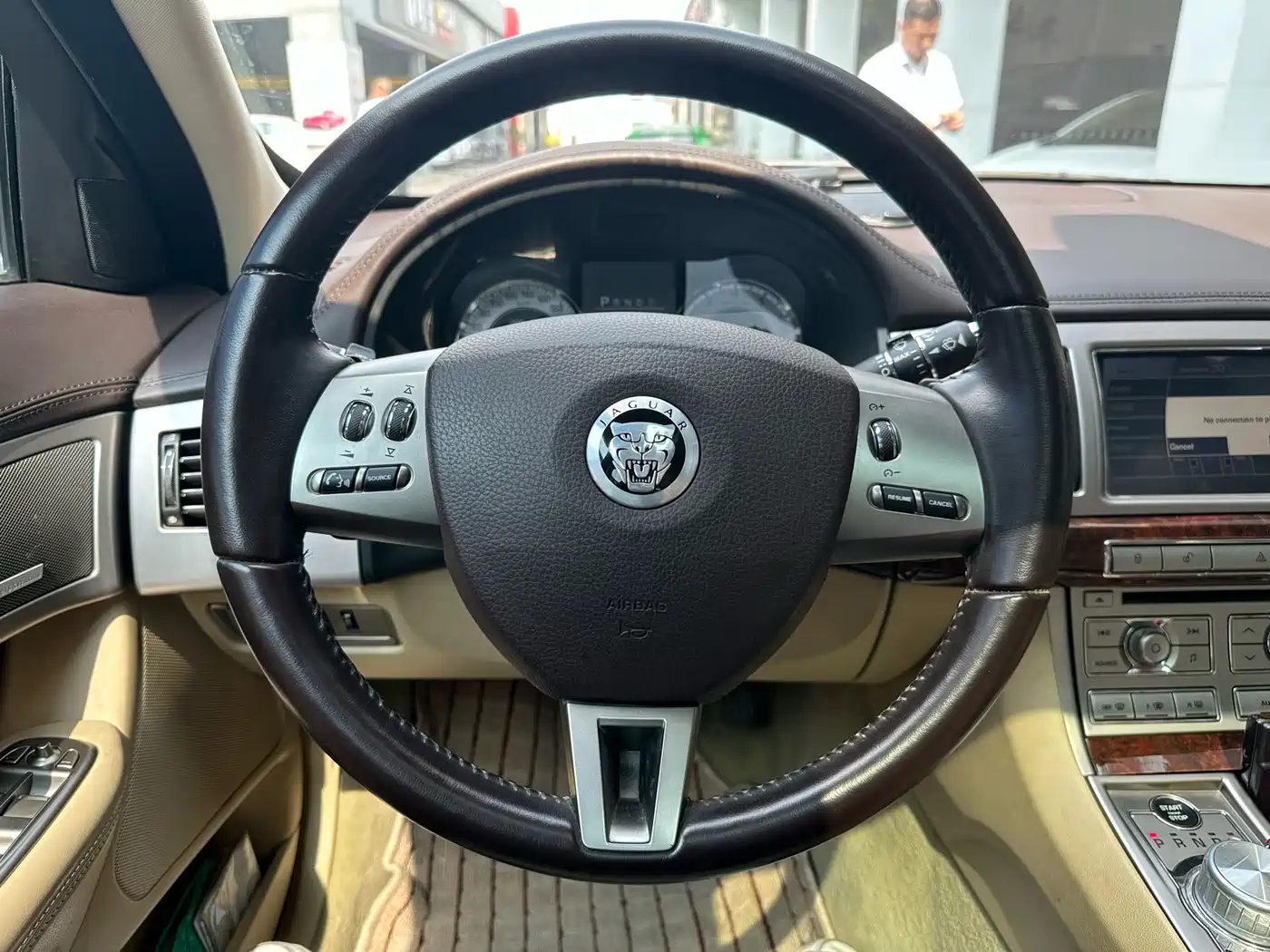 Photo 7 - Jaguar XF
