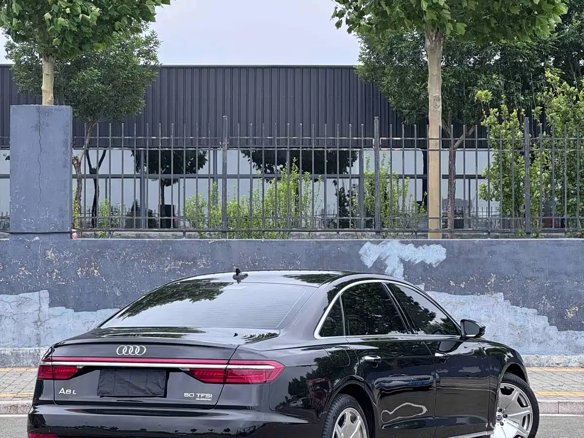 Audi A8 2021 A8L 50 TFSI quattro Comfort фото 9