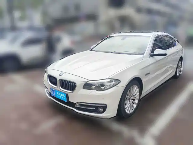BMW 5 Series 2017 520Li Classic Edition — фото 1