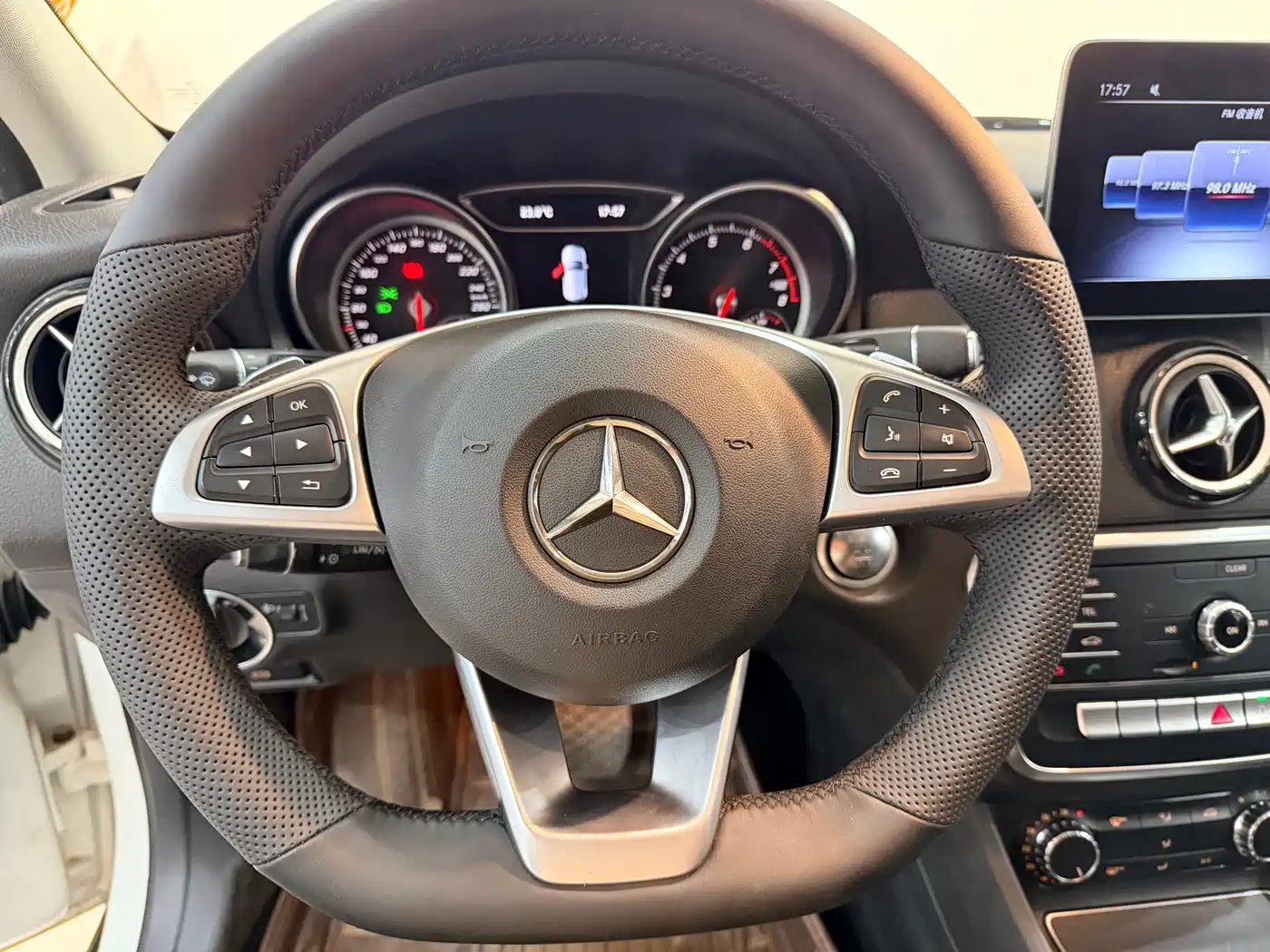 Mercedes-Benz GLA 2019 GLA 200 Dynamic фото 10