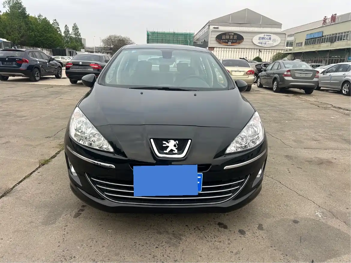 Peugeot 408 2011 2.0L Automatic Comfort Edition фото 2