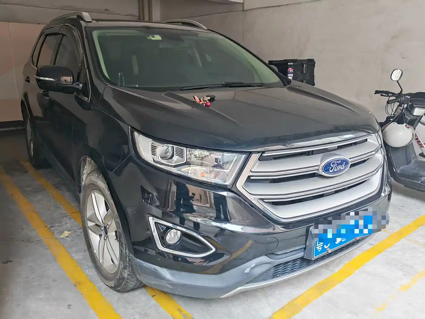 Photo 3 - Ford Edge